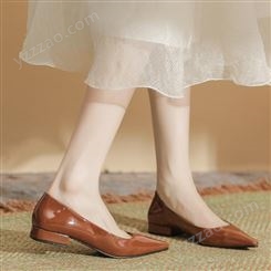 1502-C早春新款纯色矮跟单鞋尖头粗跟夏季女鞋黑色甜美小香风鞋女